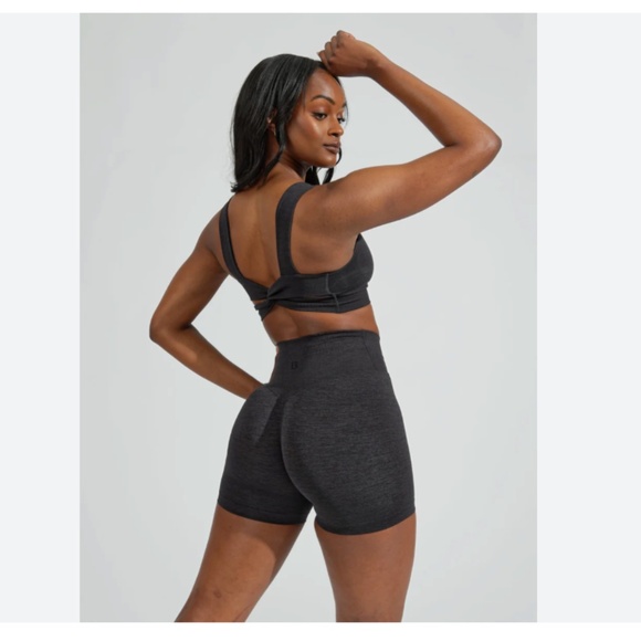 BUFFBUNNY Collection Synergy Seamless Charcoal Sports Bra Size Medium - Picture 3 of 11